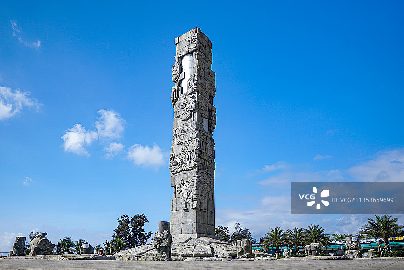 亚龙湾中心广场海南三亚旅游城市风光图片素材