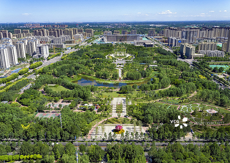 航拍城市楼群公园图片素材