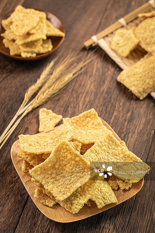 休闲零食苦荞脆片图片素材
