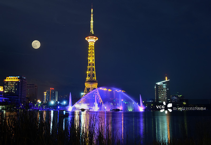 神农湖的月圆之夜图片素材