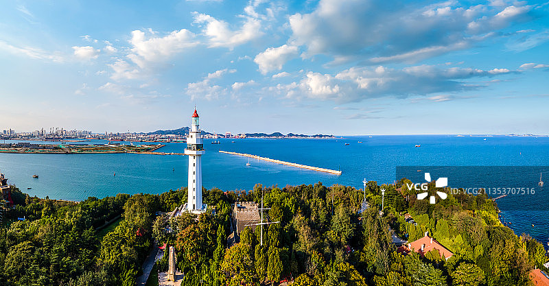 航拍山东烟台城市海岸线全景图图片素材