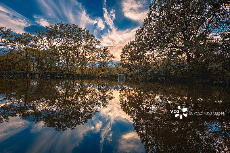 秋日傍晚光影+中山陵园风景区（南京）图片素材