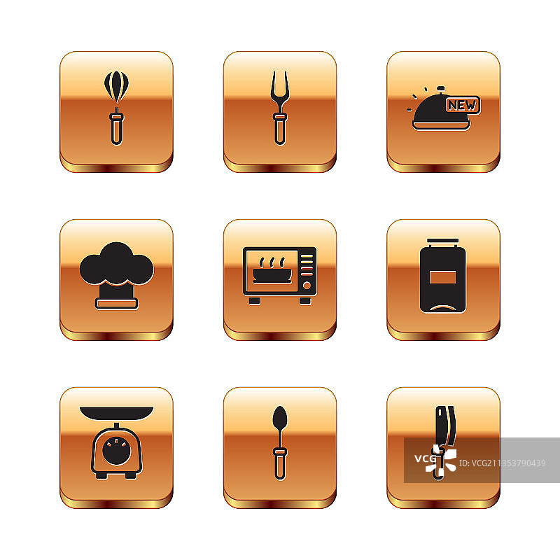 厨房用具套装：打蛋器、秤、茶匙和微波炉图片素材