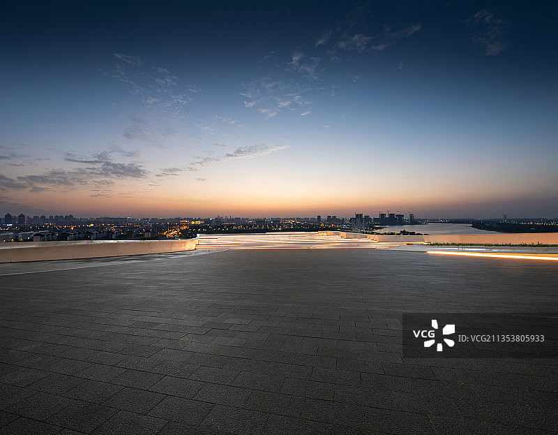 剧院建筑停车场图片素材