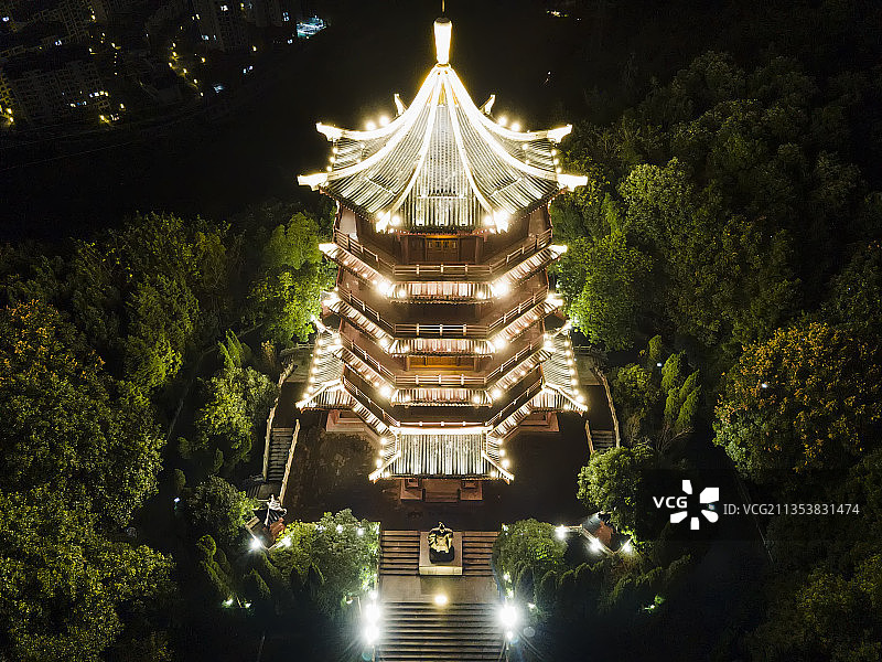 四川南充西山开汉楼夜景，台建楼、轩、广场图片素材