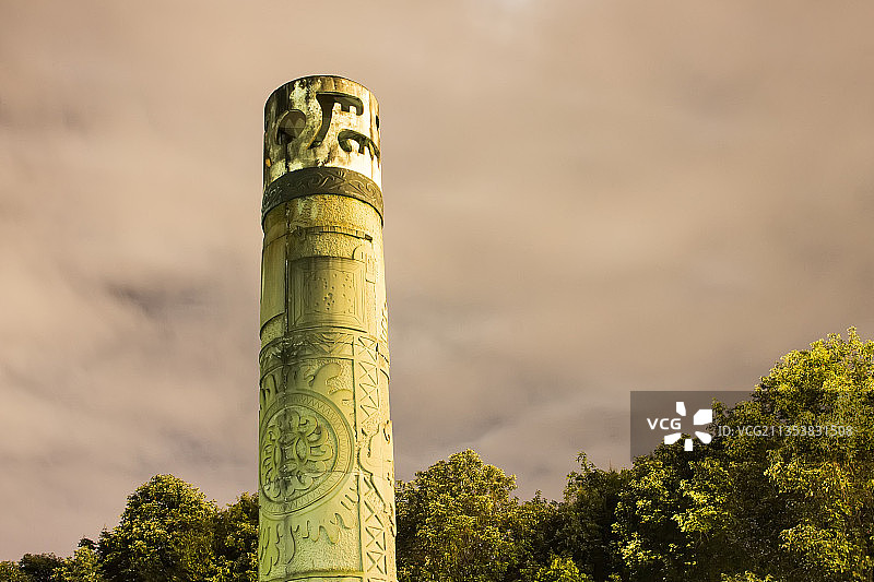 四川南充西山开汉楼夜景，台建楼、轩、广场图片素材