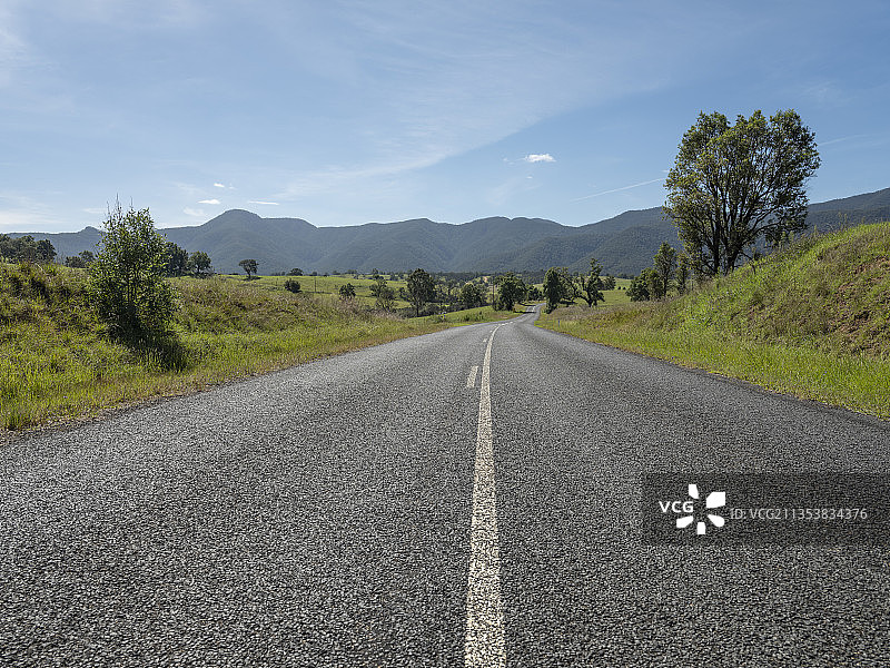 封闭的乡村道路图片素材