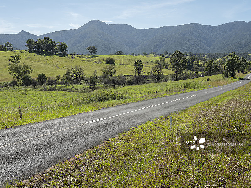 封闭的乡村道路图片素材