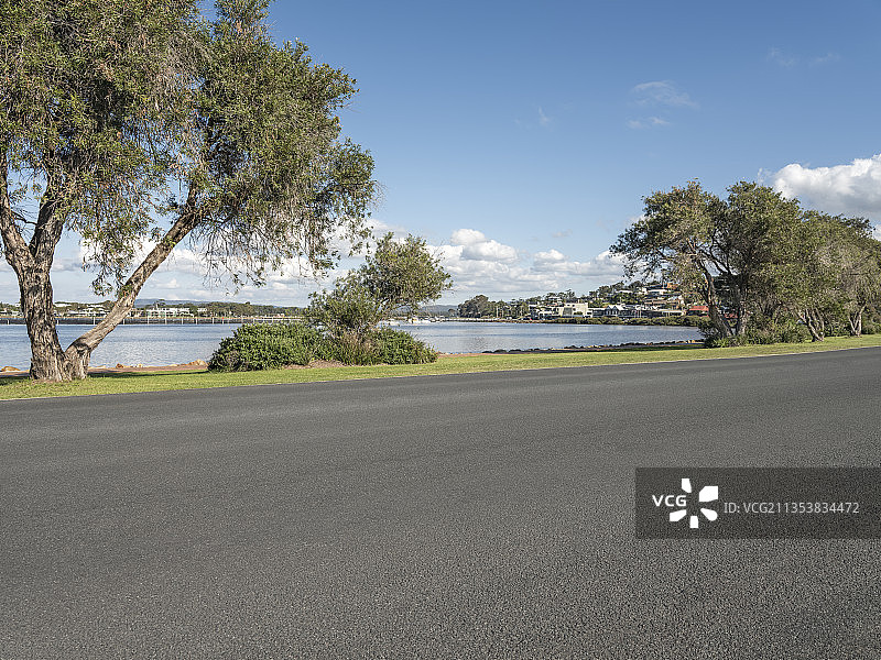 湖边公路图片素材