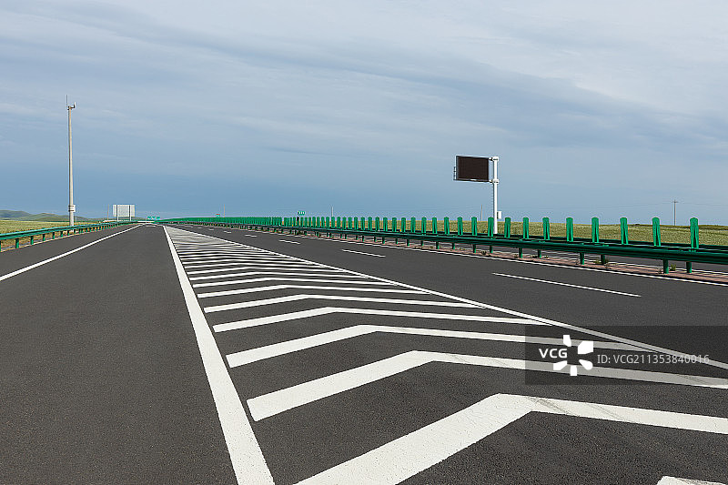 新建高速公路G16图片素材