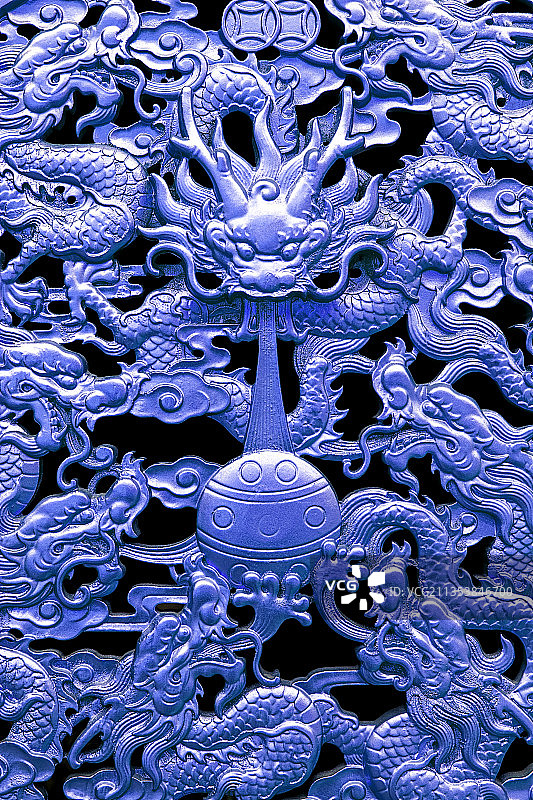 木雕金龙戏珠，中国龙图腾图片素材