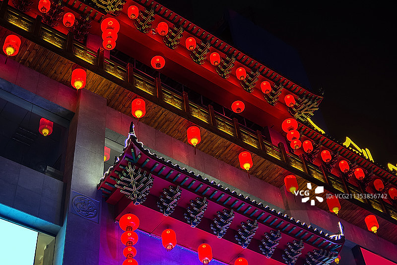 湖南长沙黄兴路步行街夜景，庙街美食城图片素材