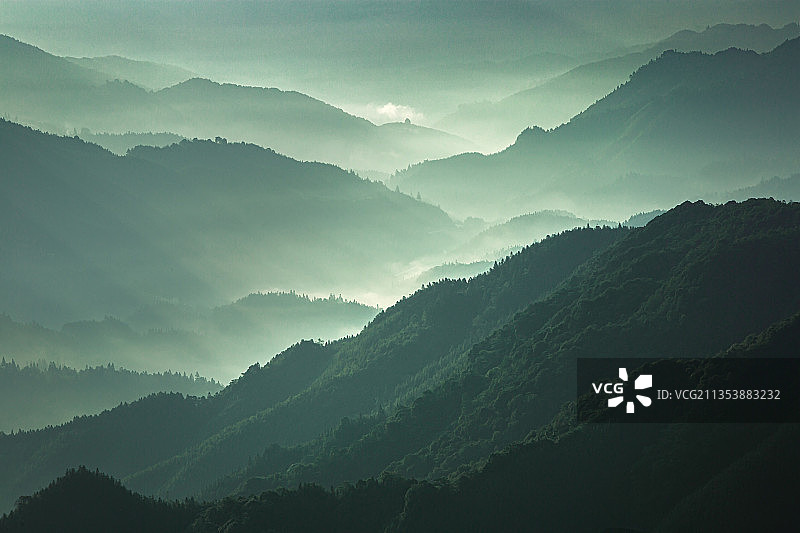 山峦迷雾图片素材