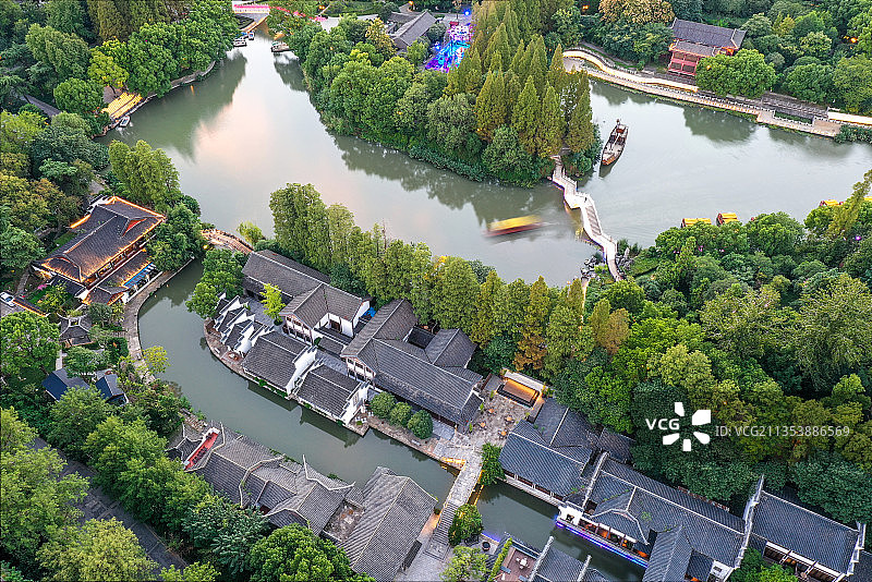 南京夫子庙秦淮风光带，南京白鹭洲公园，隐逸水街的建筑风光图片素材