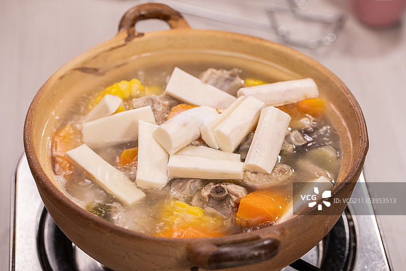 砂锅玉米排骨山药汤图片素材