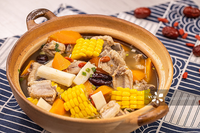 砂锅玉米排骨山药汤图片素材
