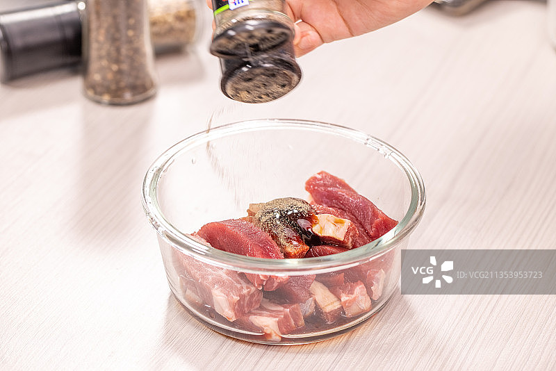 厨师准备制作牛肉图片素材