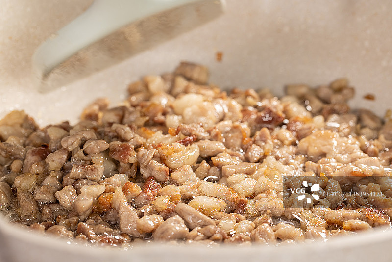 制作台式卤肉饭图片素材