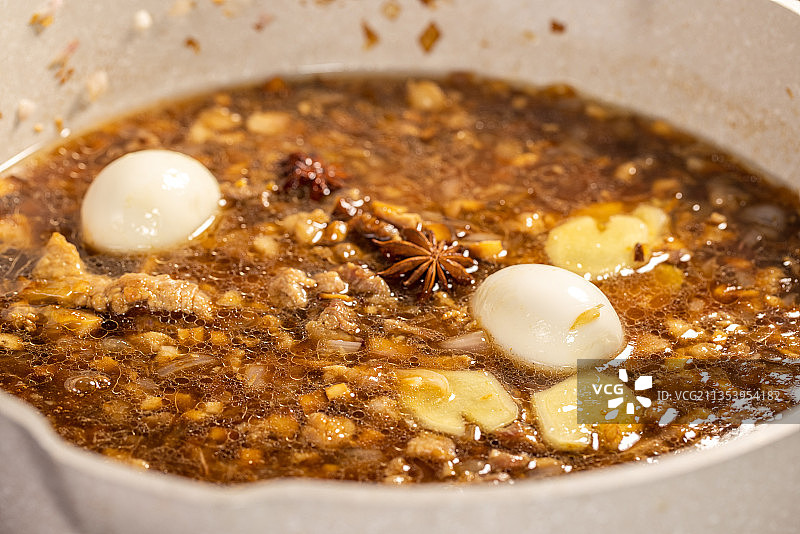 制作台式卤肉饭图片素材