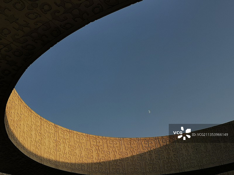 弧  建筑   阳光图片素材