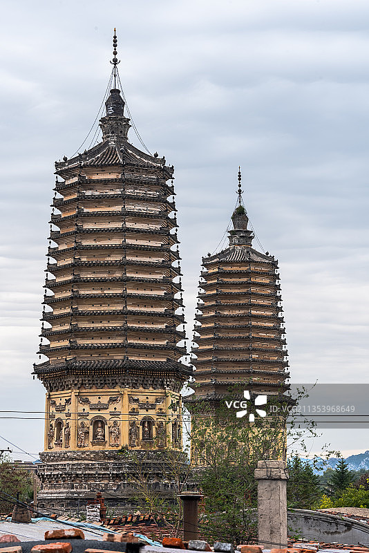 辽宁北镇崇兴寺辽代双塔图片素材