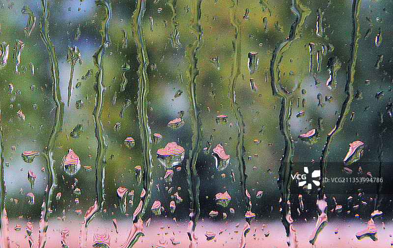 葡萄牙窗户雨滴全画幅照片图片素材