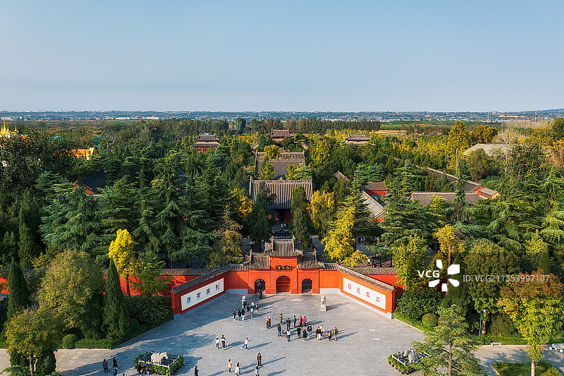 河南洛阳洛龙区白马寺景区夏季户外风光航拍视角图片素材