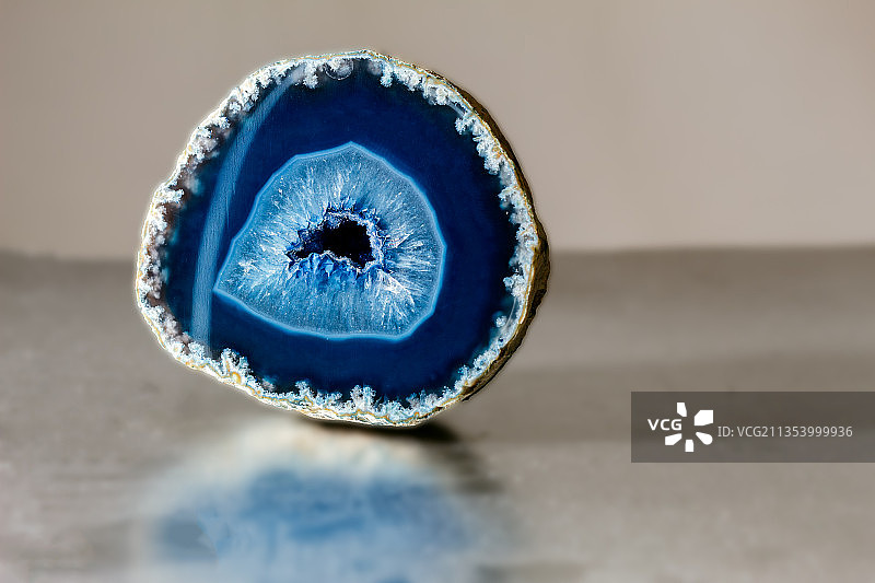 蓝色避孕套特写图片素材