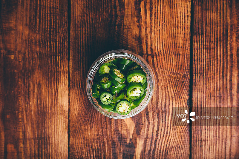 桌上容器中食物的俯视图图片素材