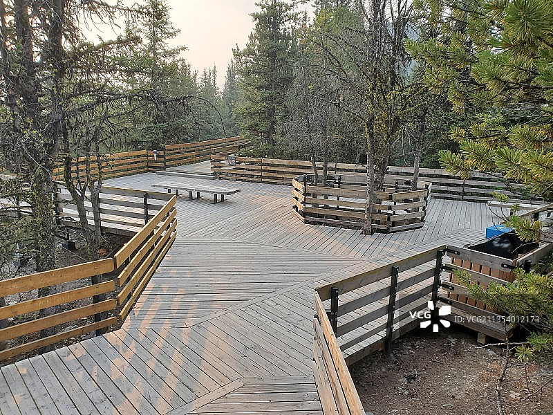 公园里的台阶（高角度拍摄）图片素材