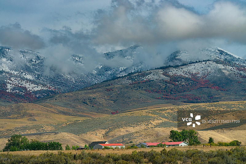 爱达荷州15号州际公路沿途秋天雪山图片素材