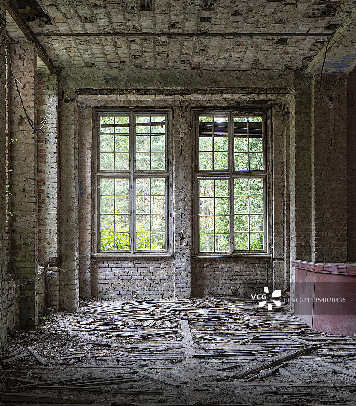 德国奥拉宁堡马尔泽路上的废弃建筑景观图片素材