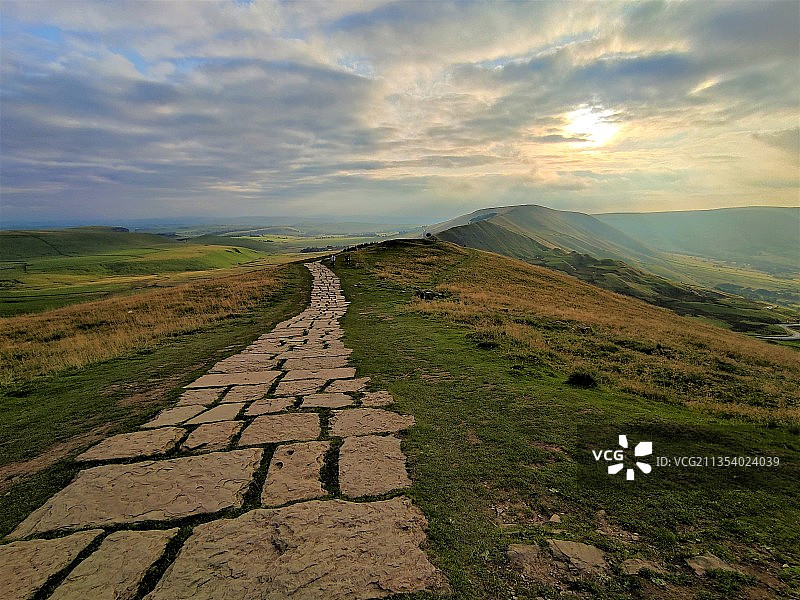 日落时英国霍普山谷曼托峰的风景图片素材