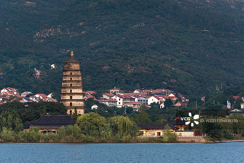 花果山下之阿育王塔图片素材