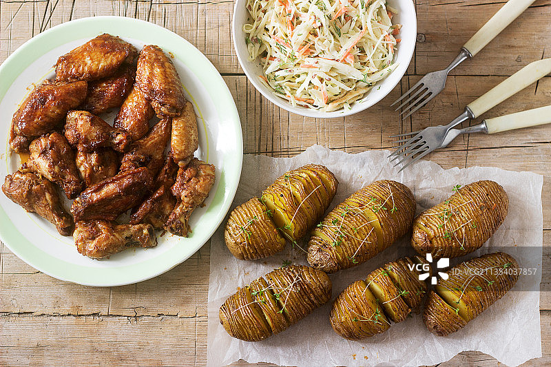 正上方的餐桌上的食物图片素材