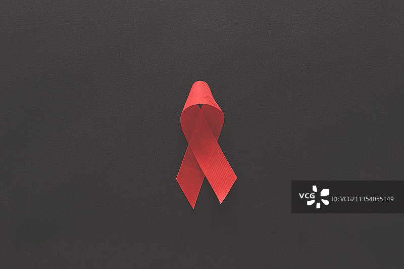 黑色背景上的丝带特写图片素材