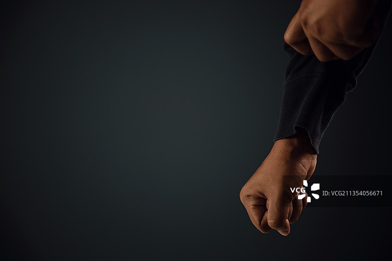 女人手部特写，泰国灰色背景图片素材