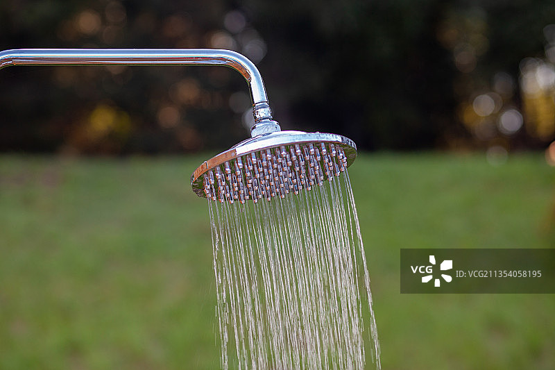 水龙头流水的特写图片素材