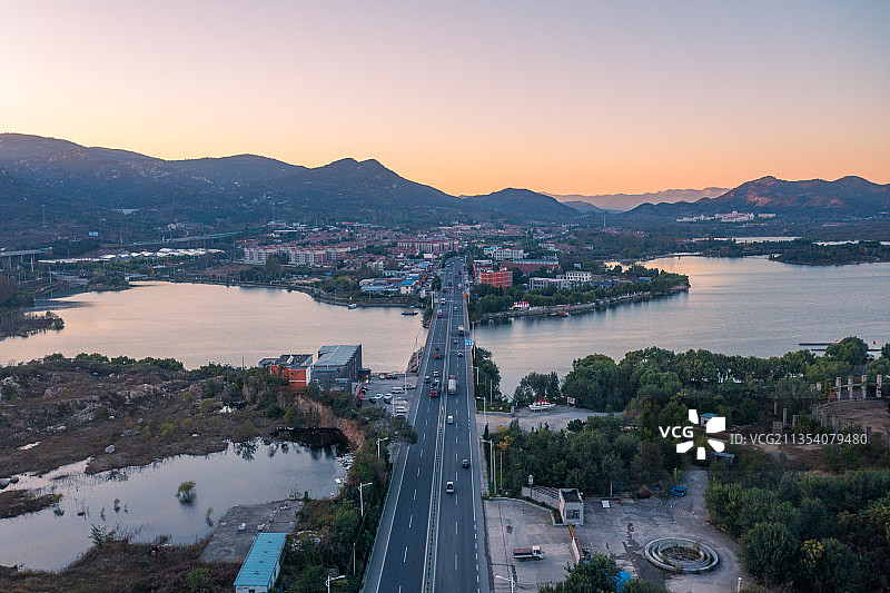 航拍莱芜雪野湖图片素材