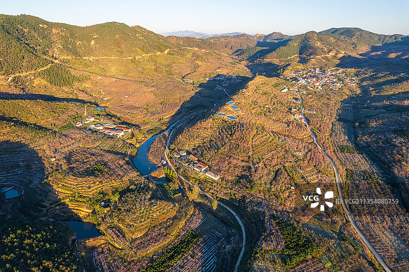 航拍沂蒙山区乡村苹果园图片素材