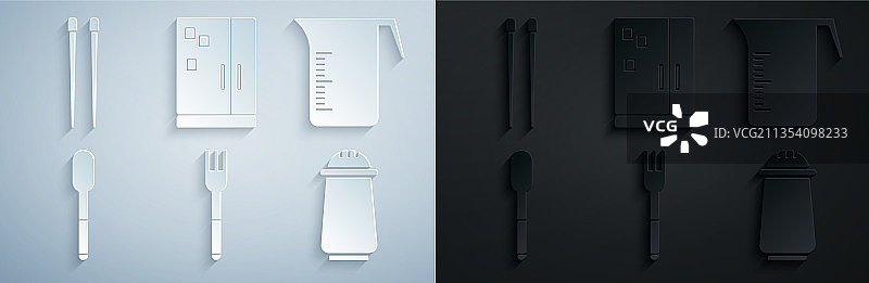 叉子量杯勺子盐和胡椒粉套装图片素材
