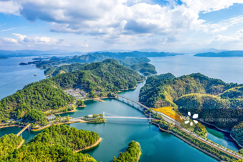 航拍中国浙江杭州千岛湖骑行桥自然风光图片素材