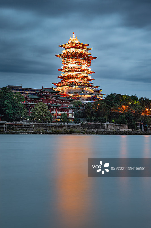 四川省绵阳市地标建筑越王楼夜景图片素材