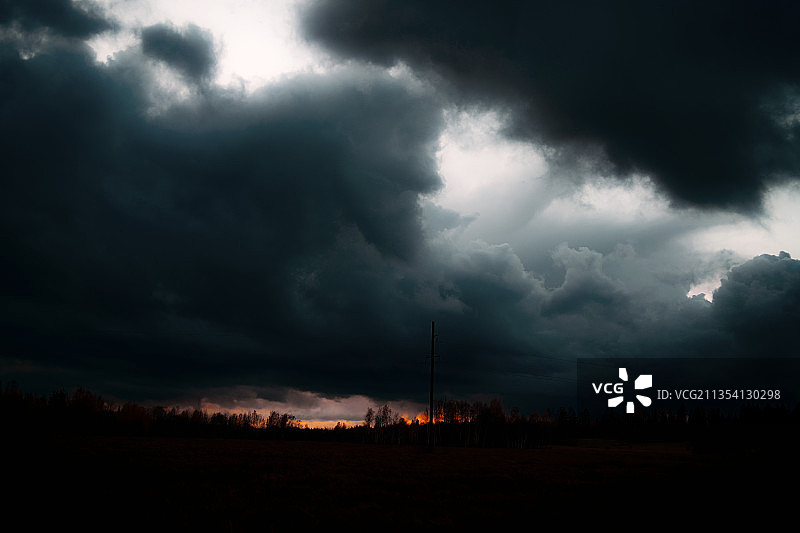 陆地上空的暴风云风光图片素材