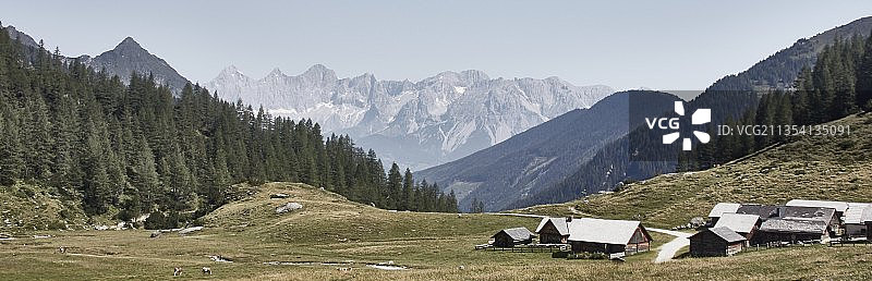 全景景观和山脉的天空图片素材