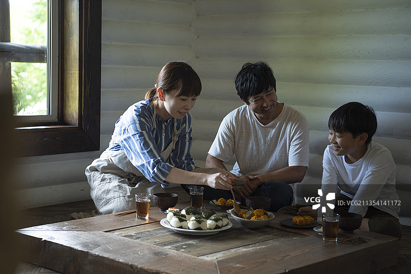 乡村生活用餐场景图片素材