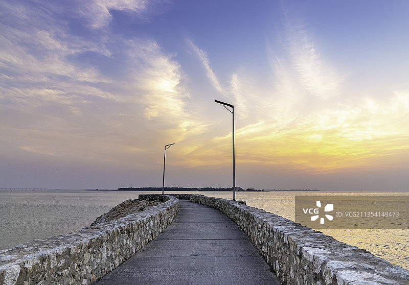 巴林南部省日落海景图片素材