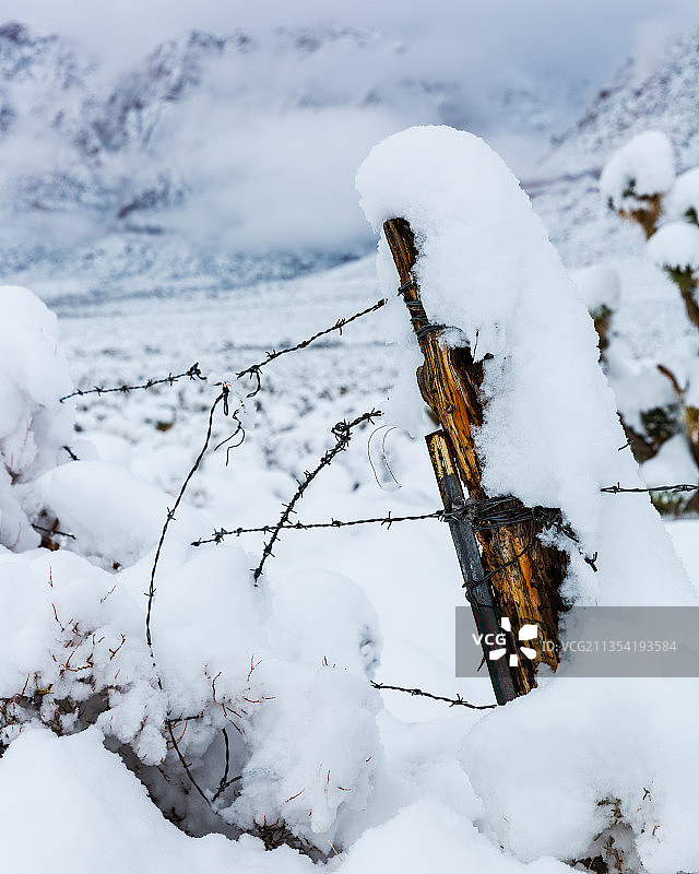 雪地与天空的特写图片素材