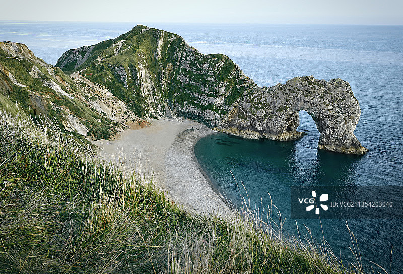 英国韦斯特卢尔沃思海滩岩石高角度景观图片素材