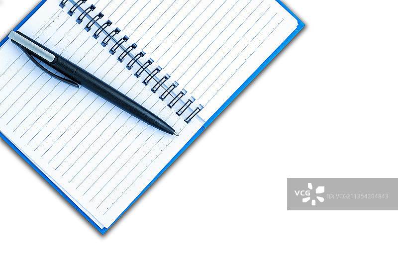俯视视角：白色背景上的书和笔图片素材